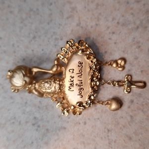 Make a Joyful Noise brooch